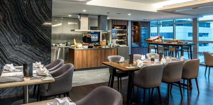 suite-with-lounge-access