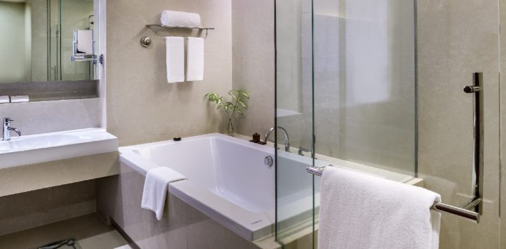 suite-with-lounge-access